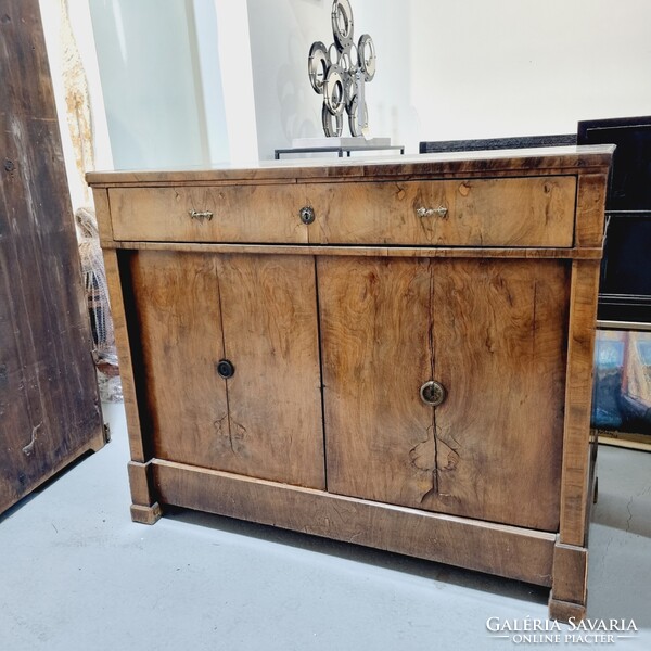 Biedermeier írókomód, trümo szekrény