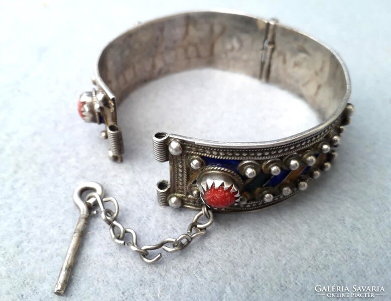 Antik berber ezüst karkötő / tűzzománc, korall / Marokkó-Algéria