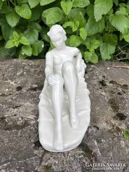 Női akt Drasche porcelán.