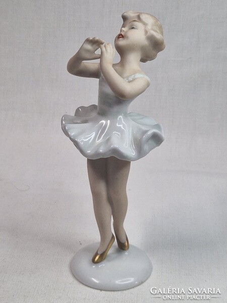 Ritka Wallendorf  gyönyörű festésű kis balerina porcelán figura hibátlan állapotban 15 cm magas