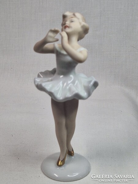Ritka Wallendorf  gyönyörű festésű kis balerina porcelán figura hibátlan állapotban 15 cm magas