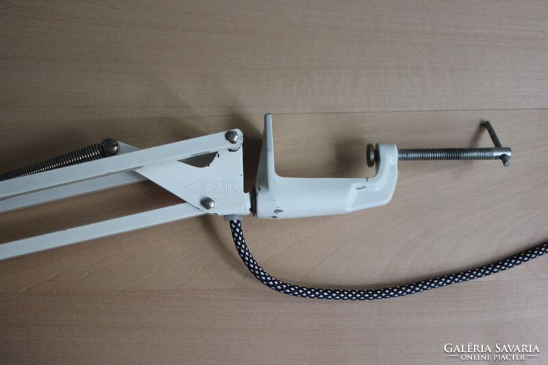 Industrial Design Luxo L-1 csuklós asztali lámpa