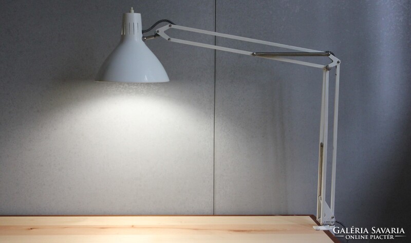 Industrial Design Luxo L-1 csuklós asztali lámpa
