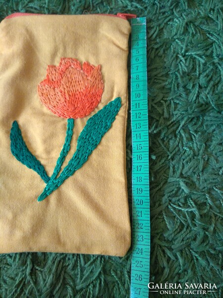 Tulipános neszeszer