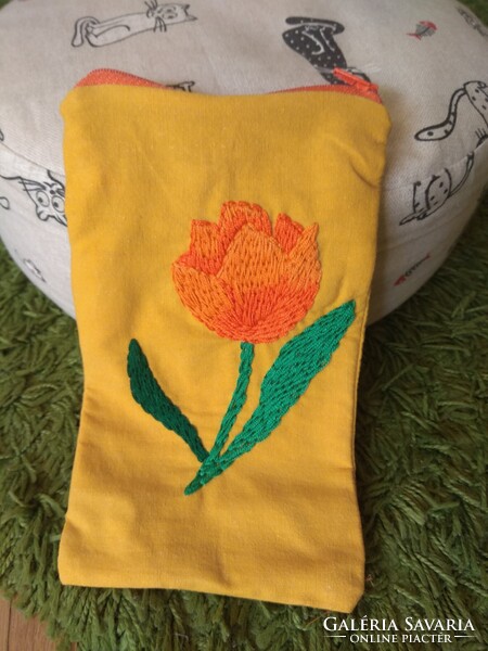 Tulipános neszeszer