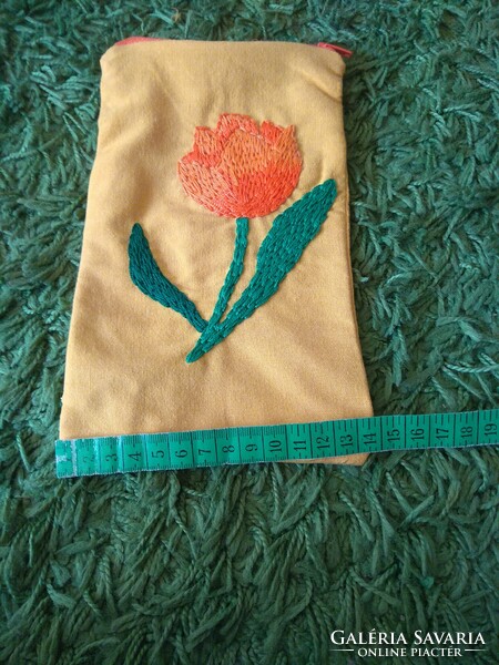 Tulipános neszeszer
