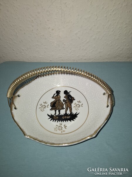Retro porcelán kinálókosár Barokk sziluett jelenettel, aranyozott peremén finom dombornyomott minta