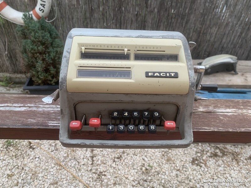 Facit C1-13 típusú, svéd gyártmányú mechanikus számológép 1950-60 évekből.