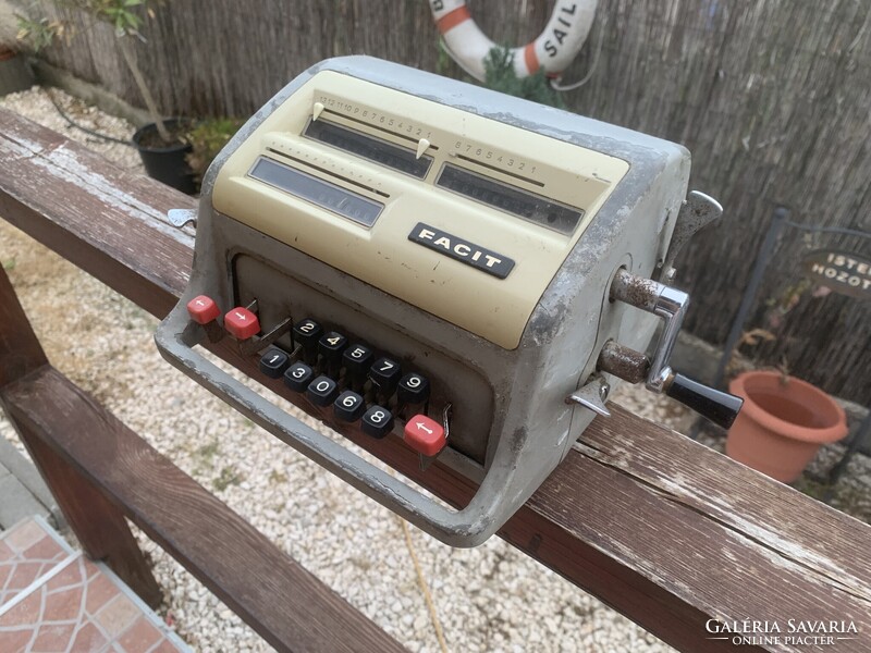 Facit C1-13 típusú, svéd gyártmányú mechanikus számológép 1950-60 évekből.