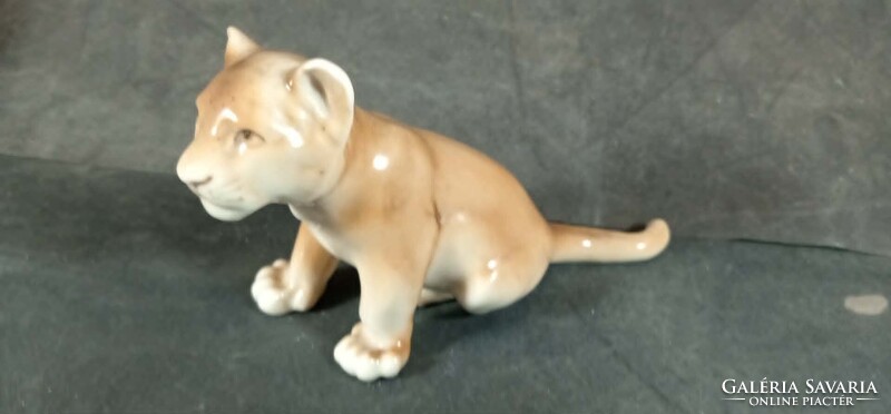 Jelzett porcelán oroszlán 194