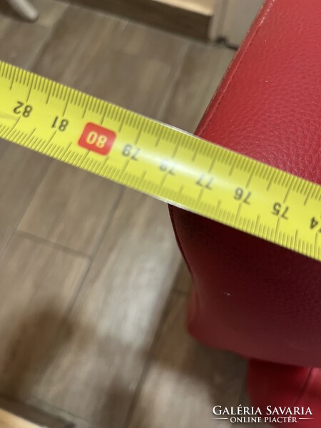 Szèp piros fotel elafó 37000 ft bp 17 kerben
