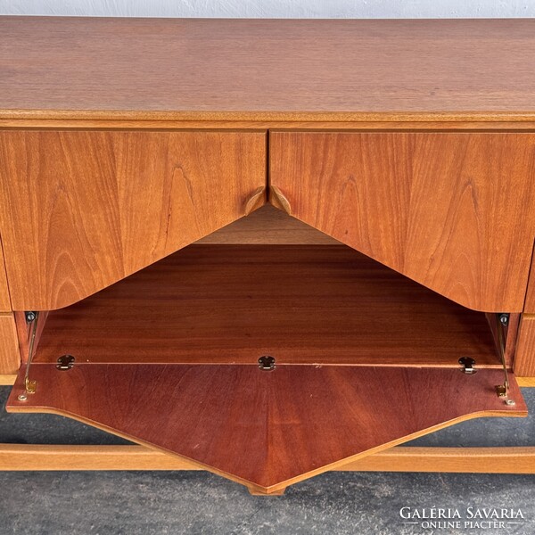 McIntosh "Envelope" teak tálalószekrény századközepi sideboard