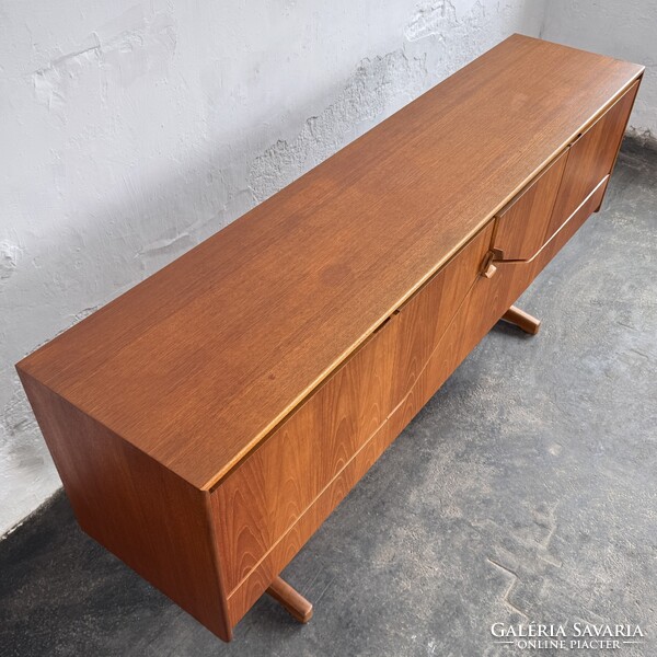 McIntosh "Envelope" teak tálalószekrény századközepi sideboard