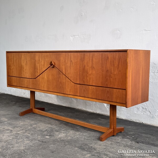 McIntosh "Envelope" teak tálalószekrény századközepi sideboard