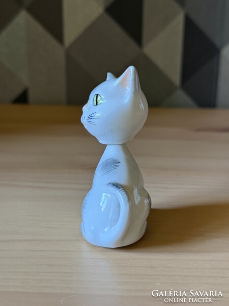 Aquincumi bólogató fejű cica porcelán figura