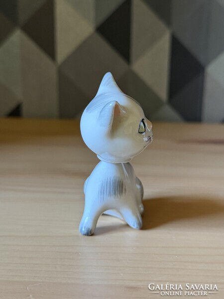 Aquincumi bólogató fejű cica porcelán figura