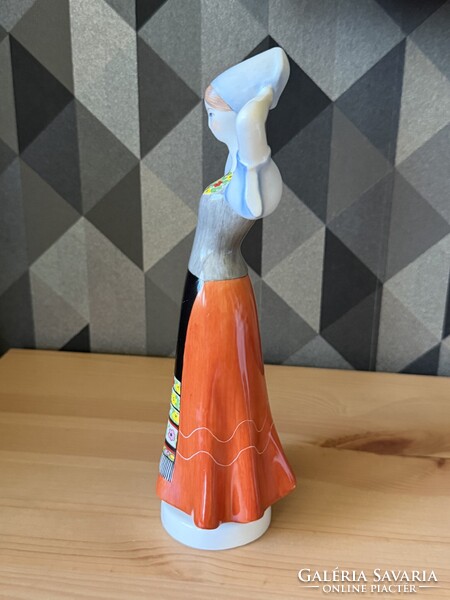 Aquincumi Matyó Lány Népviseletben porcelán figura