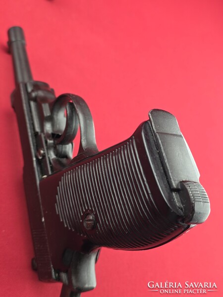 II. világháborús német Walther P38 mintájára készült díszfegyver