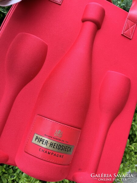 CHAMPAGNE CLUB - Piper-Heidsieck Utazó Champagne Táska 2 Eredeti Pohárral