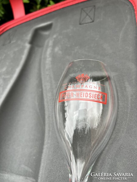 CHAMPAGNE CLUB - Piper-Heidsieck Utazó Champagne Táska 2 Eredeti Pohárral