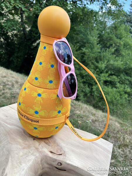 CHAMPAGNE CLUB - Veuve Clicquot × Yinka Ilori Yellow Sun Totem Pezsgővel és Rosé Party Napszemüveg
