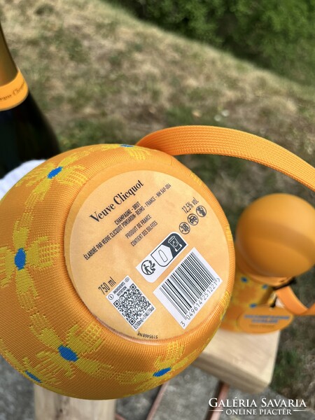 CHAMPAGNE CLUB - Veuve Clicquot × Yinka Ilori Yellow Sun Totem Pezsgővel és Rosé Party Napszemüveg