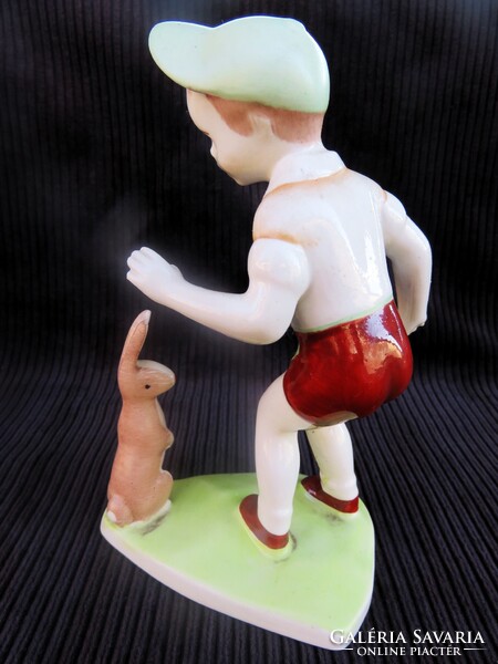 Retro-Vintage Aquincum Porcelán Figura Kisfiú Nyuszival az 1970-es Évekből