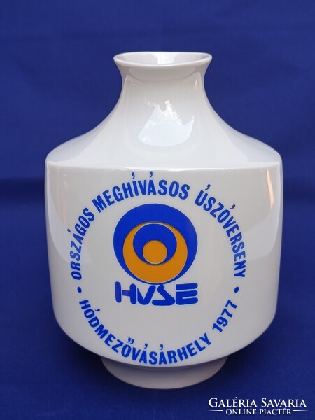 Retro Alföldi porcelán VÁZA 1977-ből hódmezővásárhelyi úszóverseny / HUSE felirattal
