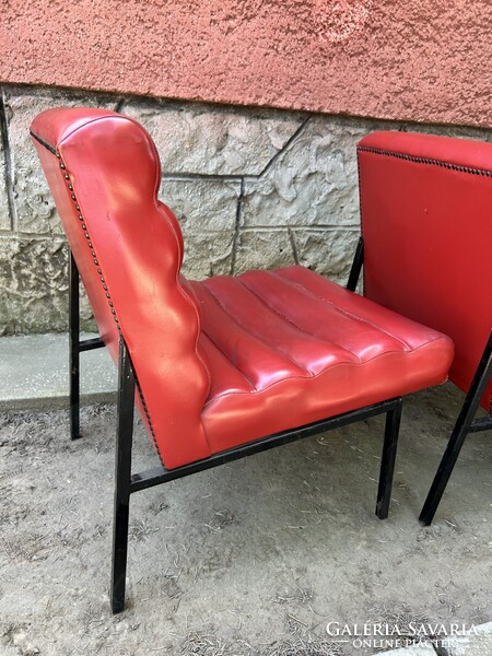 Régi retro fotel piros műbőr kárpittal / a kárpit javítást igényel együtt 10000