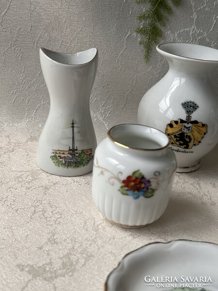 Antik magyar német miniporcelán dísztárgyak városképes vázák gyűrűtálka Zsolnay kulacs Miskolc,Pécs