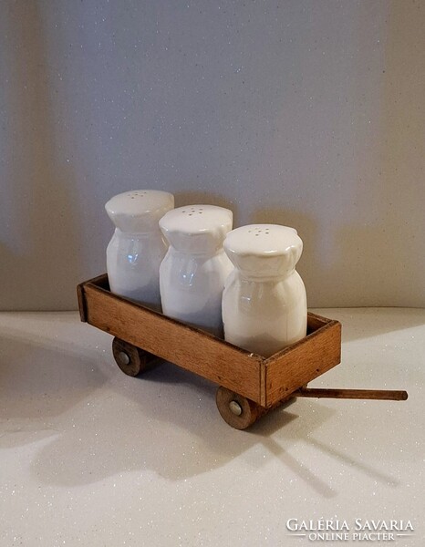 Retro porcelán fűszertartó készlet eredeti fa talicskában – libás konyhai dekor