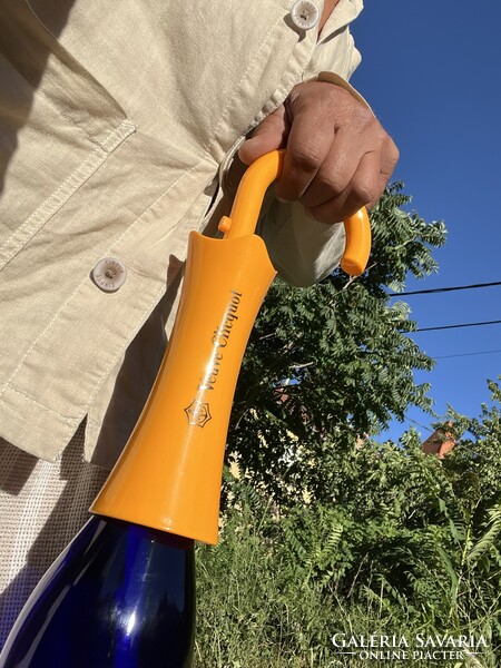 CHAMPAGNE CLUB - Veuve Clicquot Esernyőnyelű Pezsgőzáró – Frissen Tartó Palackzáró