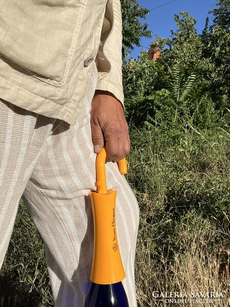 CHAMPAGNE CLUB - Veuve Clicquot Esernyőnyelű Pezsgőzáró – Frissen Tartó Palackzáró