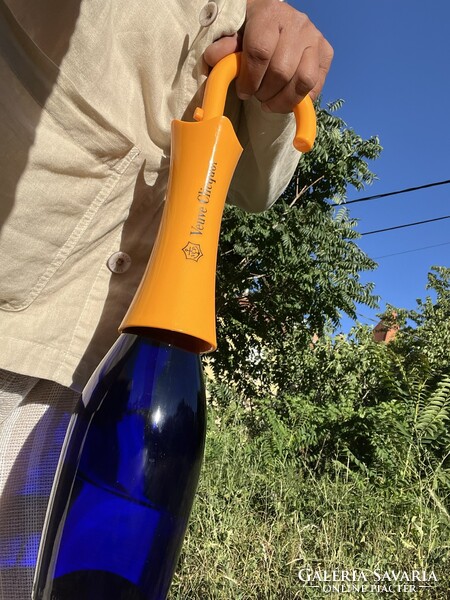 CHAMPAGNE CLUB - Veuve Clicquot Esernyőnyelű Pezsgőzáró – Frissen Tartó Palackzáró