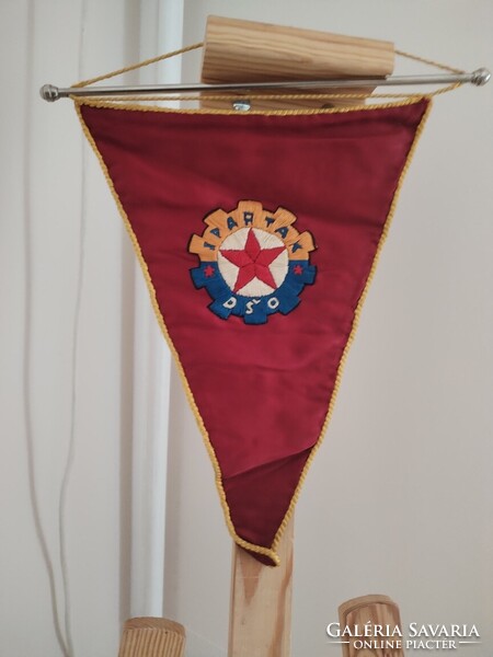 Retro röplabda zászló, emlékzászló (Nyíregyháza)