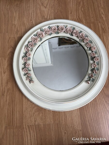 Álomszép kerek porcelán tükör rátett rózsákkal elegáns darab.