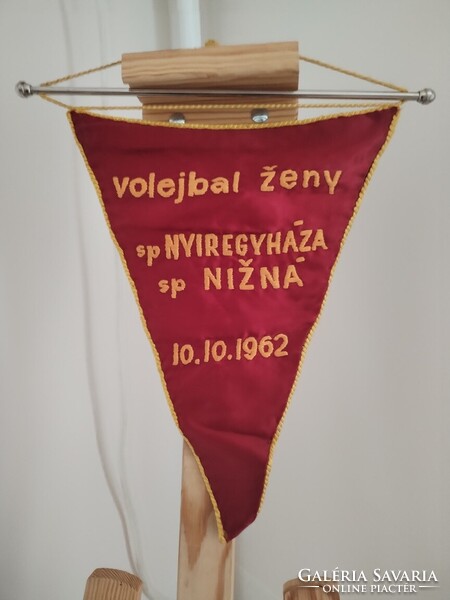 Retro röplabda zászló, emlékzászló (Nyíregyháza)