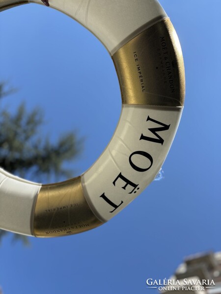 CHAMPAGNE CLUB - Moët & Chandon ICE IMPÉRIAL felfújható úszógyűrű – medence- és yacht kiegészítő