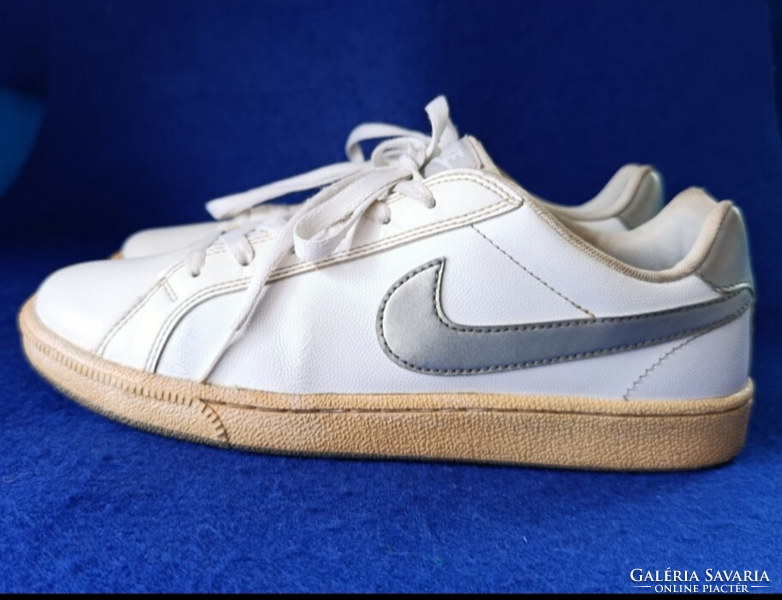 Vietnámba készült Nike Court Majestic bőr ( klasszikus, teniszcipő inspirálta utcai modell) 40 méret