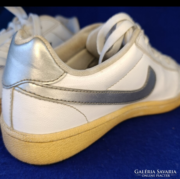 Vietnámba készült Nike Court Majestic bőr ( klasszikus, teniszcipő inspirálta utcai modell) 40 méret