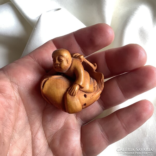 Koi Halon lovagló baba Fa Állat japán netsuke necuke Miniatűr fafaragás Feng Shui Keleti Horoszkóp