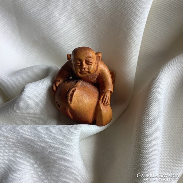 Koi Halon lovagló baba Fa Állat japán netsuke necuke Miniatűr fafaragás Feng Shui Keleti Horoszkóp
