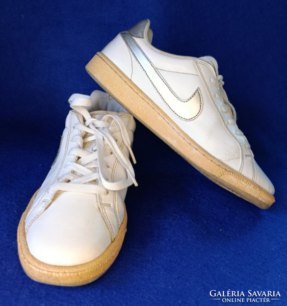 Vietnámba készült Nike Court Majestic bőr ( klasszikus, teniszcipő inspirálta utcai modell) 40 méret