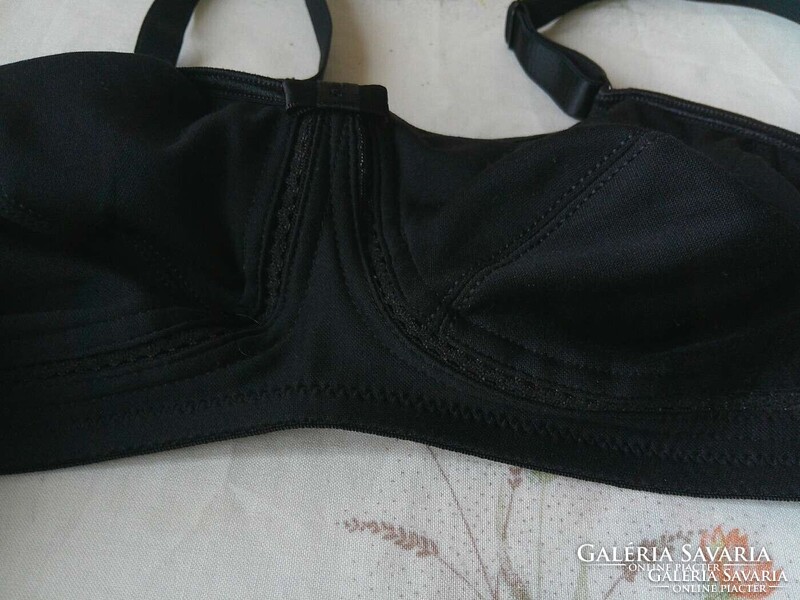 MARKS & SPENCER fekete melltartó ( UK 34B )