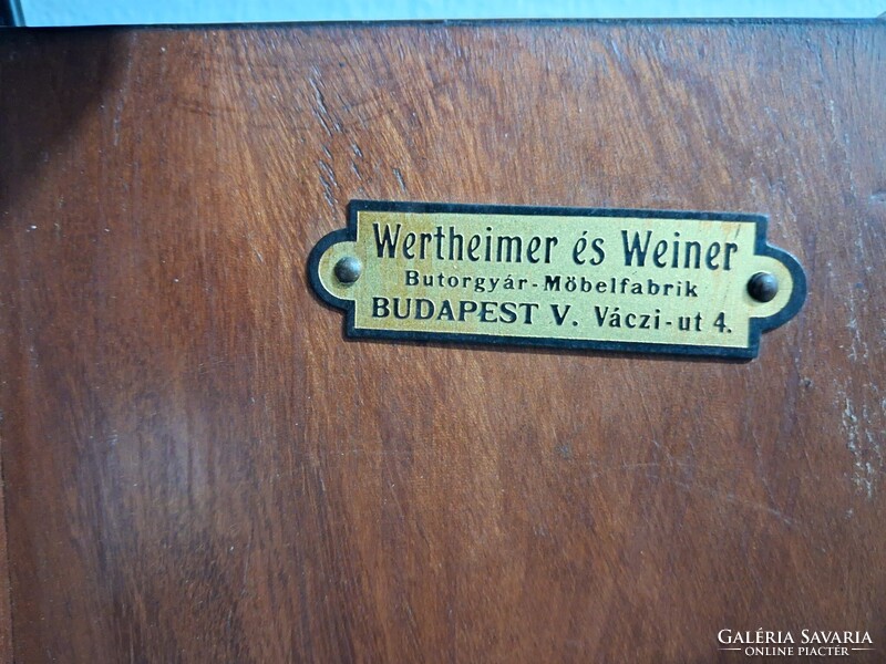Tálalószekrény a Wertheimer és Weiner Bútorgyártól