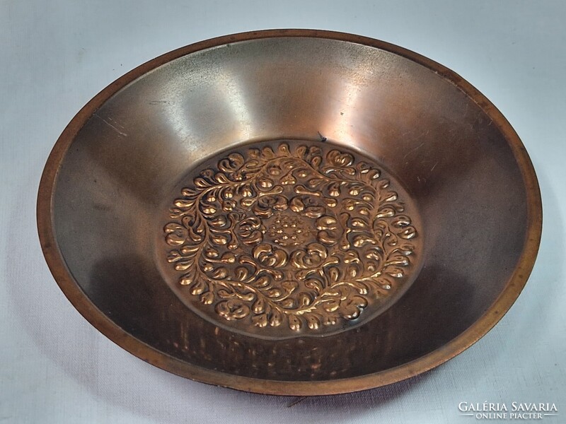 Régi réz iparművész fali dísz akasztóval megkímélt állapotban 173 g súlyú. és 22,5 cm. átmérőjű