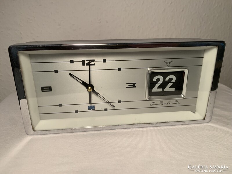 Diamond mechanikus felhúzható naptáros bakelit ébresztőóra 1970-es évek.