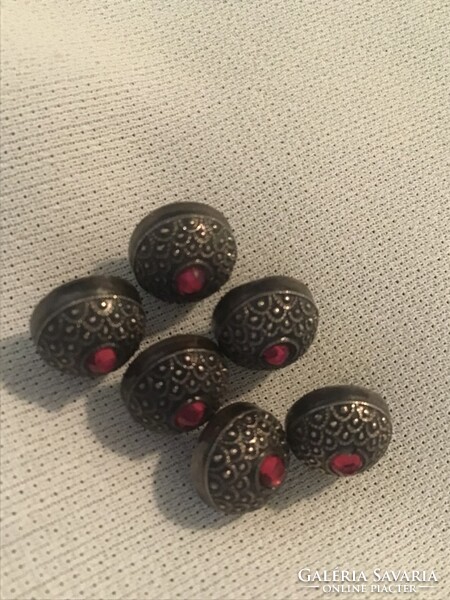 Antik, 800-as ezüst pityke gomb szett – Rubinvörös kőbetéttel (1 cm)