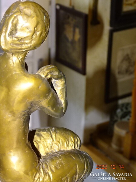 TÓTH VALI VALÉRIA (1943) :GUGGOLÓ NŐ ( VETKŐZŐ LÁNY, FÜRDÉS ELŐTT )  34 CM !!!!! BRONZ