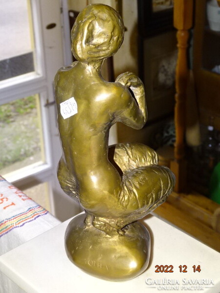 TÓTH VALI VALÉRIA (1943) :GUGGOLÓ NŐ ( VETKŐZŐ LÁNY, FÜRDÉS ELŐTT )  34 CM !!!!! BRONZ